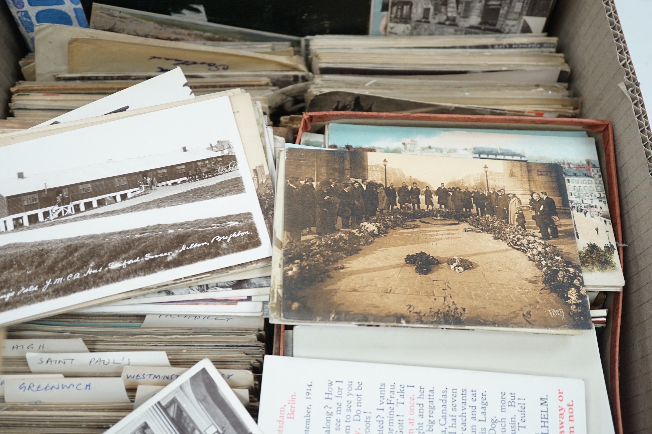 A quantity of military, topographical and other postcards (over 1200)